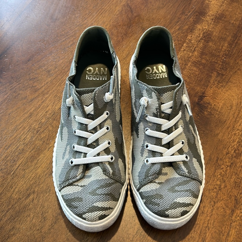 Madden NYC shoes. Women’s 7.5 W. Great used condition.